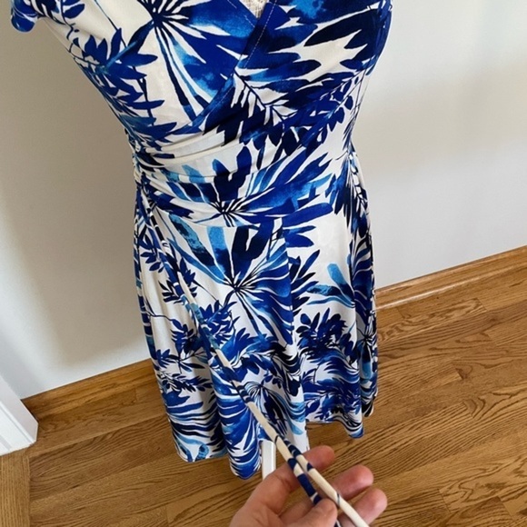 Maggy London Size 8 Blue & White Floral Midi Faux-Wrap Dress - Picture 6 of 8